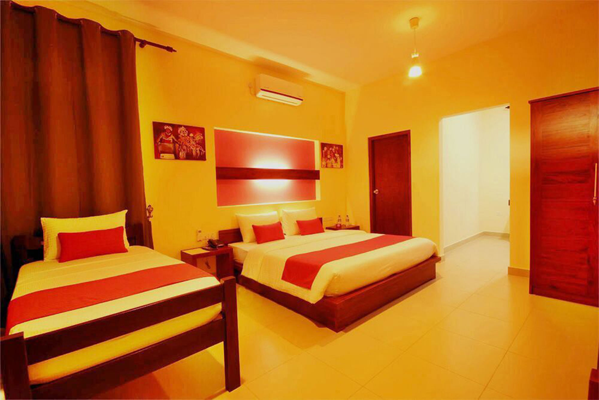 נגומבו Sea Breeze Deluxe Inn מראה חיצוני תמונה